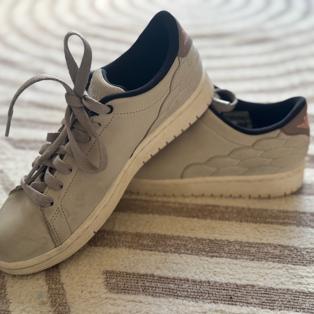 Air Jordan 1 center court light bone men’s 5/women 7 / Zoom air cushion